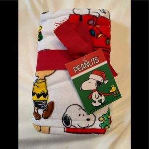 Snoopy / Peanuts Christmas Set of 2 Hand Towels